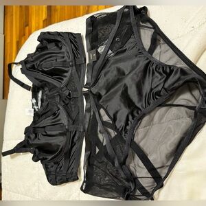 Torrid bra size 2 cheeky panty size 2 selling brand new.Lose weight can’t fit